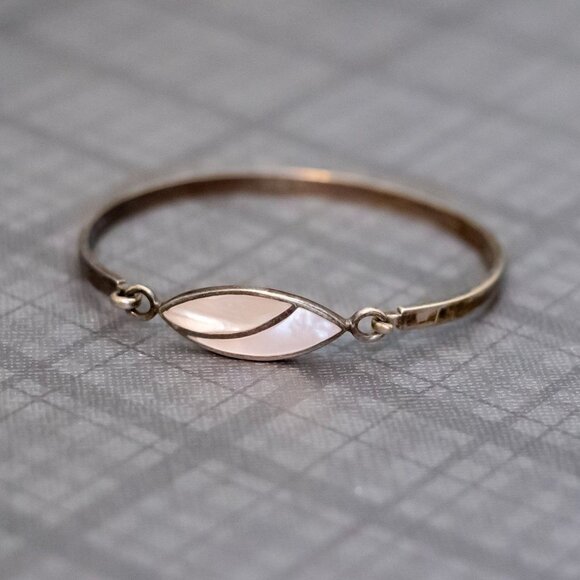 7 inch, Vintage Mother of Pearl Round Oval Eye-shaped Center Sterling Silver G52 - Picture 1 of 4